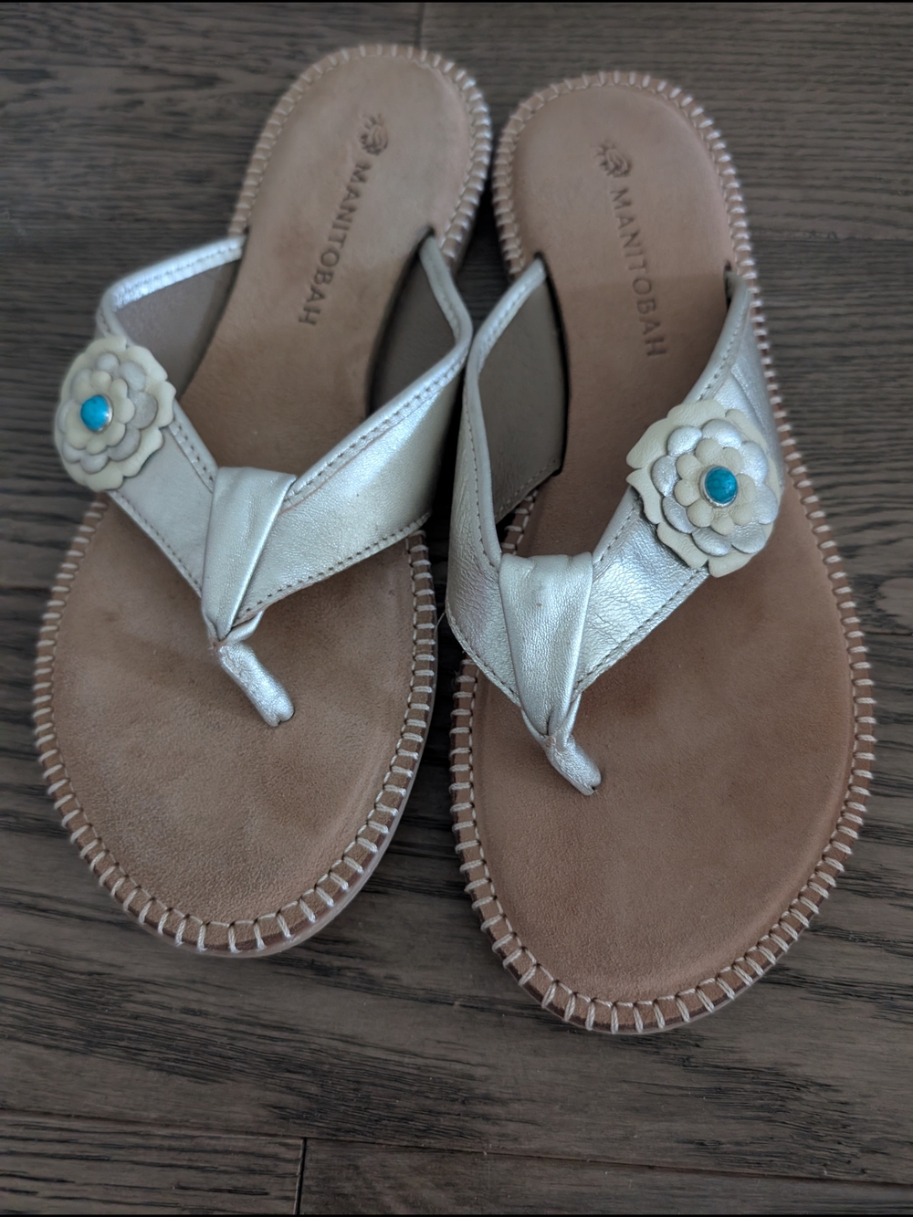 Manitobah Mukluk Metallic Cream Floral Thong Sandals